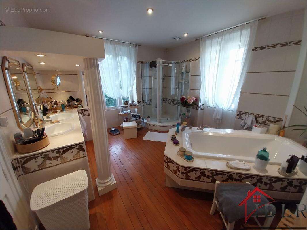 Maison à LUXEUIL-LES-BAINS