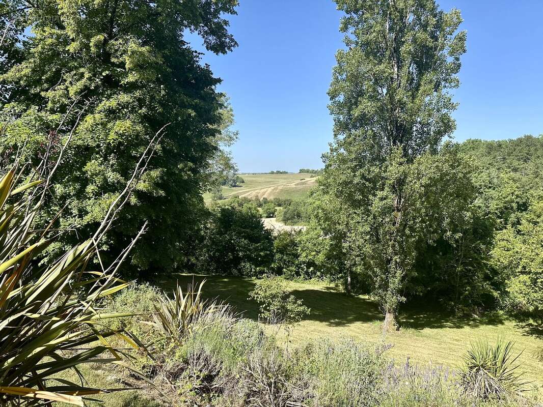 Belle maison en pierre avec piscine, jardin et vue sur la campagne - photo 3