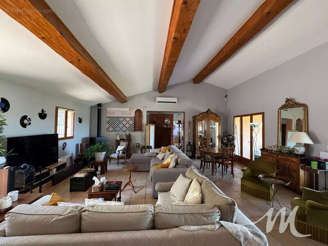 Grande maison de Charme à vendre  à Montmeyan avec Piscine, garage, abri voiture - photo 7
