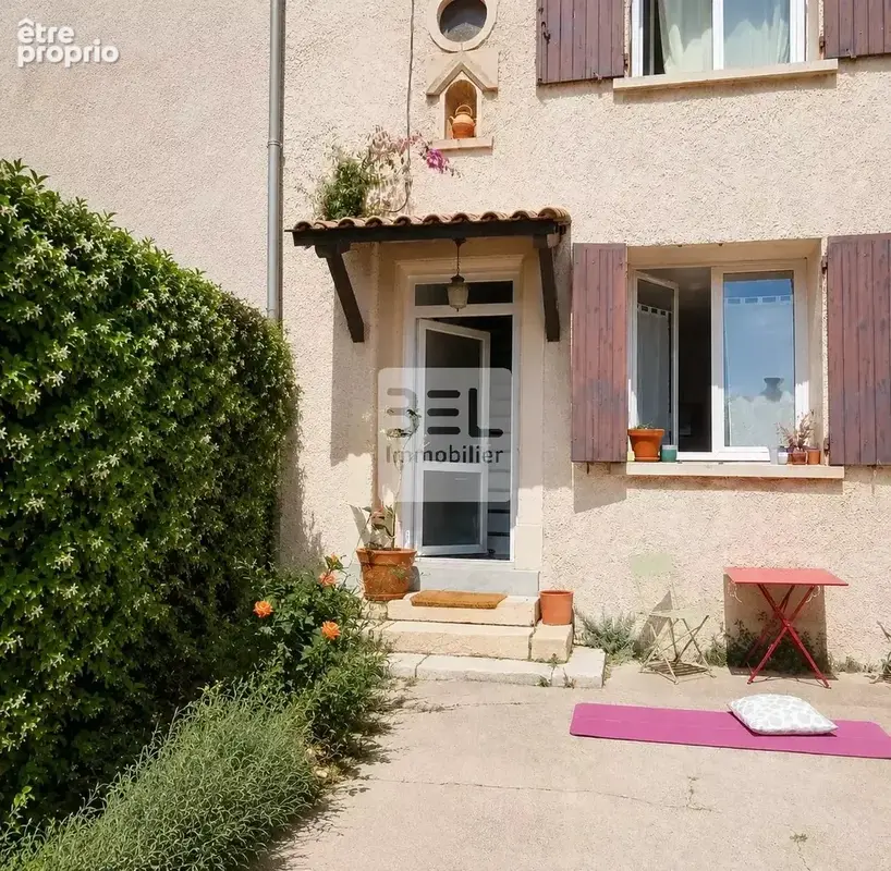 Maison de village dotée d'un cour intérieure - photo 2