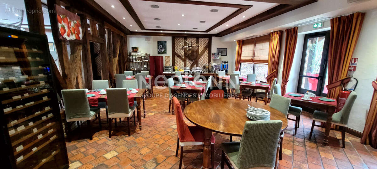 Au Coeur de la Sologne; Hôtel-Restaurant de Réputation; Murs & Fonds ; Actif Immobilier + Exploitation Rentable - photo 2