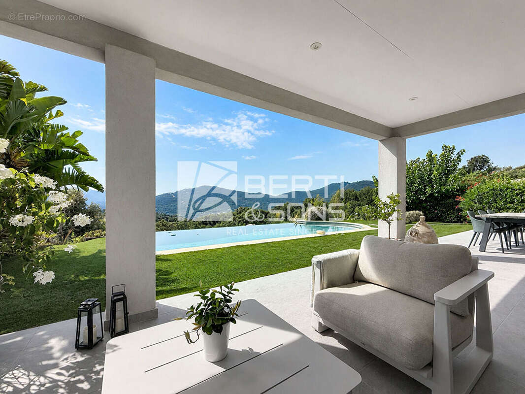 A 15 min de mandelieu - villa renovee 7 pieces avec 4/5 chambres  - piscine a debordement - vue feerique ! - photo 14