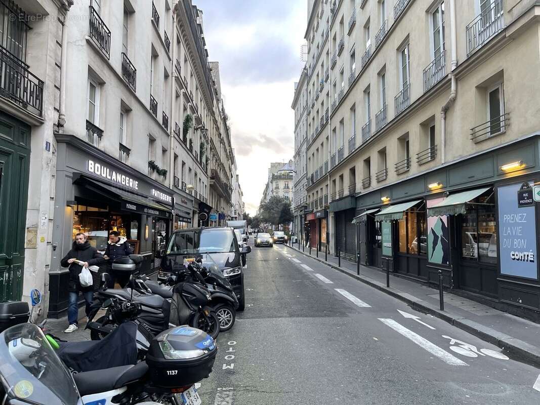 Autre à PARIS-9E