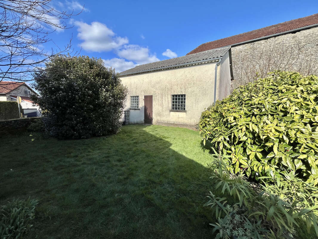 Terrain à SAINT-GENCE