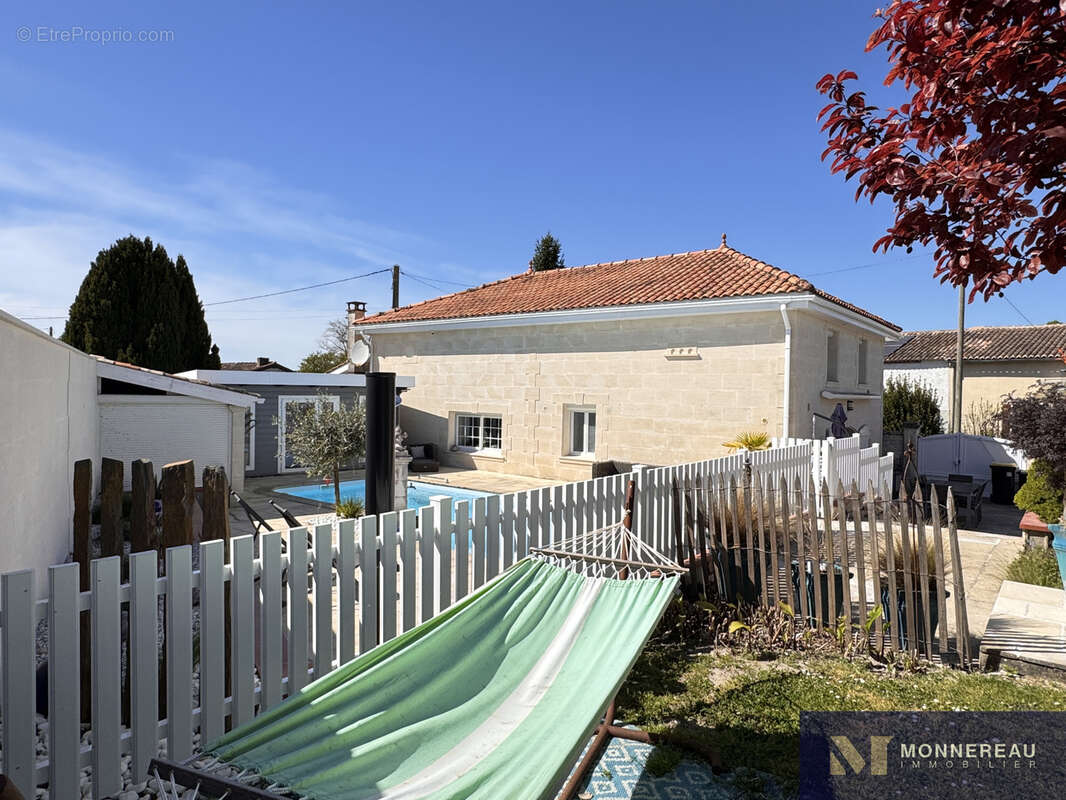 Maison à BAIGNES-SAINTE-RADEGONDE