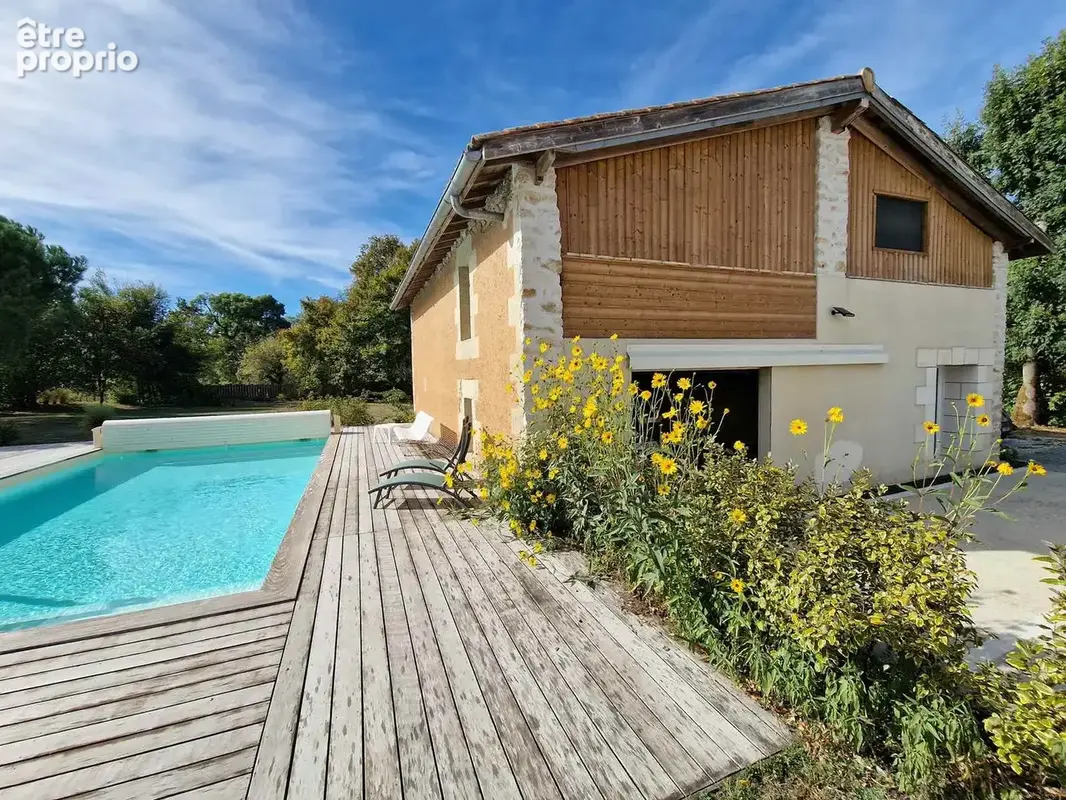 Belle rénovation pour cette maison en pierre avec psicine et dépendances sur terrain de 9343m2 - photo 3