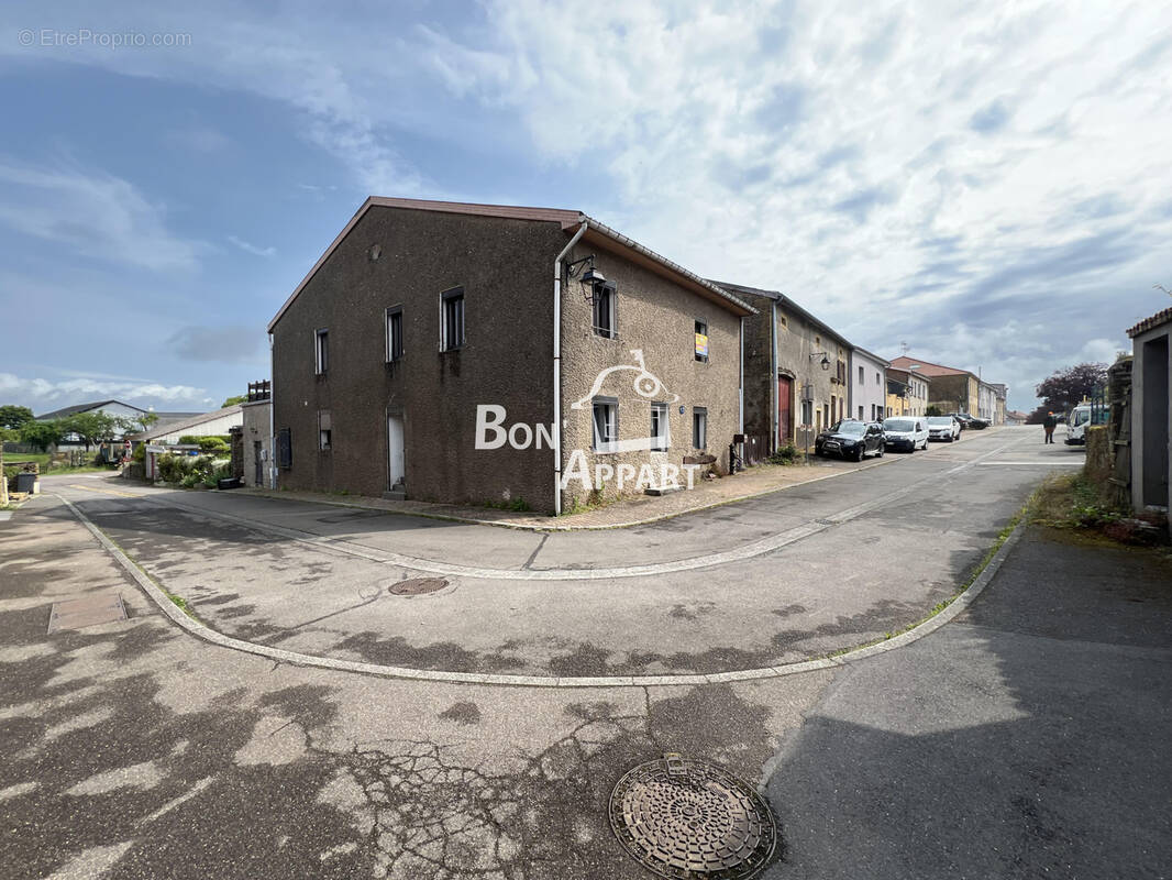 Appartement à COSNES-ET-ROMAIN