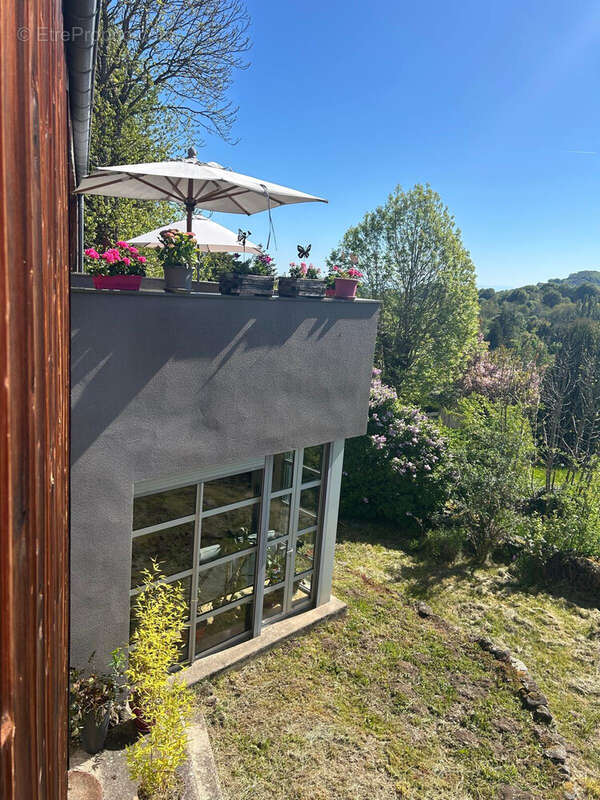 Maison à BESSE-ET-SAINT-ANASTAISE