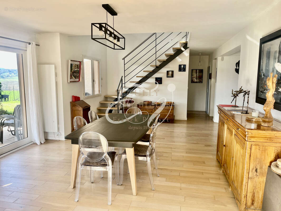 Maison à LA TOUR-DE-SALVAGNY