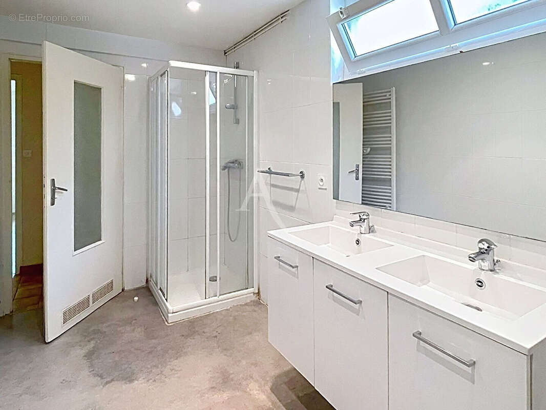 Maison familiale de 125 m² à Saint-Hilaire-Saint-Florent - photo 12