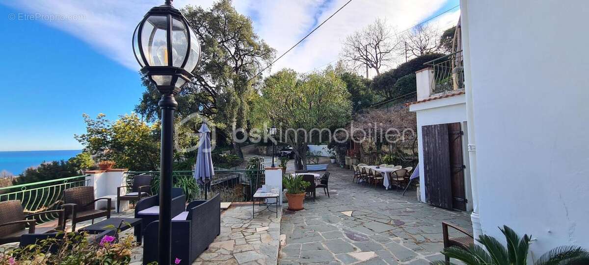  Villa avec potentiel unique – Menton, quartier résidentiel Vue mer et montagne - photo 2