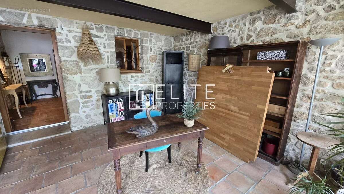 Maison en pierre 233m² & piscine + dépendances - grasse - photo 14