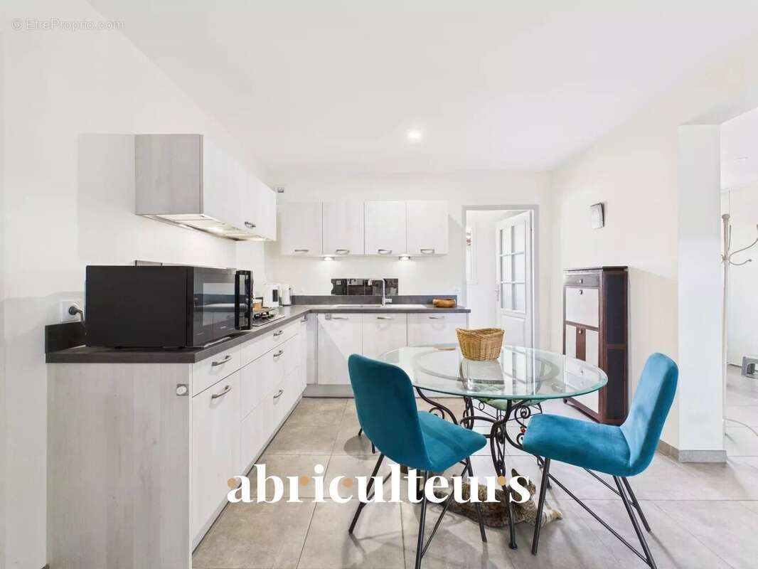 Appartement à PELISSANNE