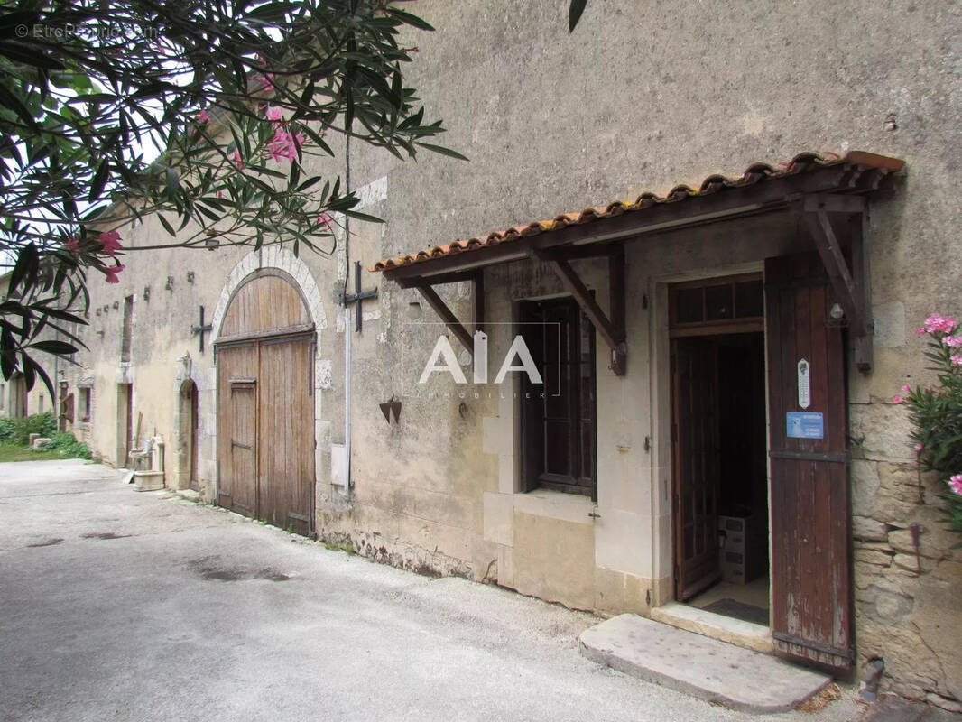 Maison à COURCOME