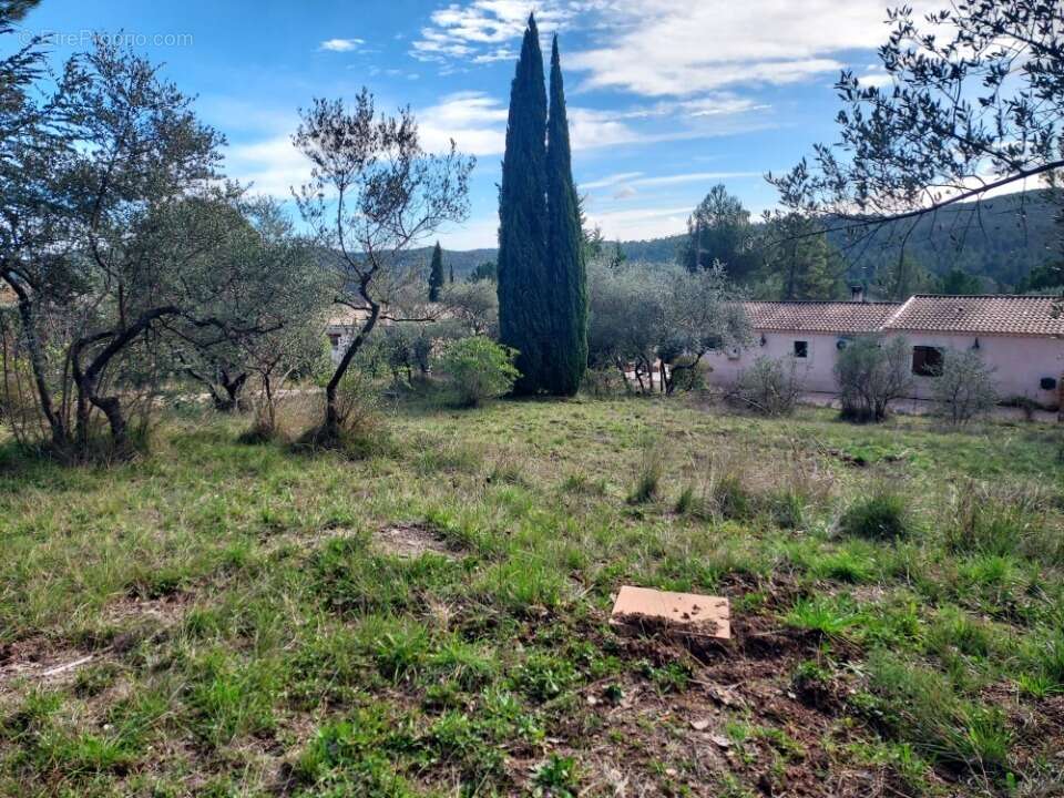Terrain à LE VAL