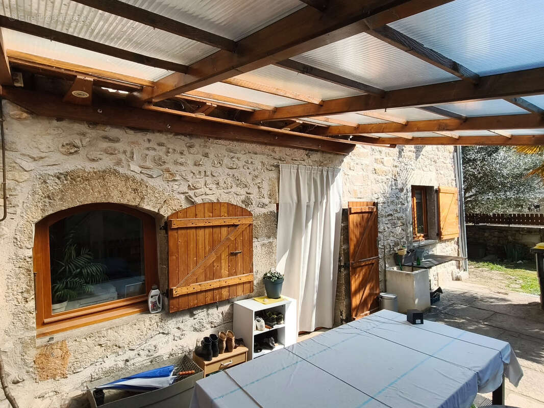 Maison à SERRIERES-DE-BRIORD