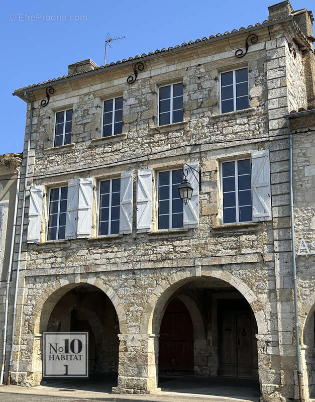 Maison à MAUVEZIN