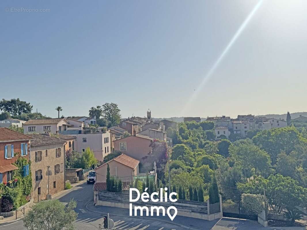 Appartement à LA ROQUETTE-SUR-SIAGNE