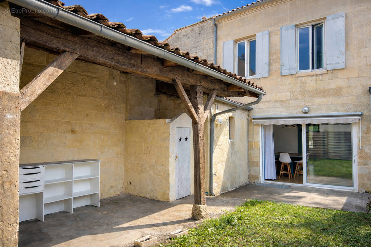 Maison à COUTRAS