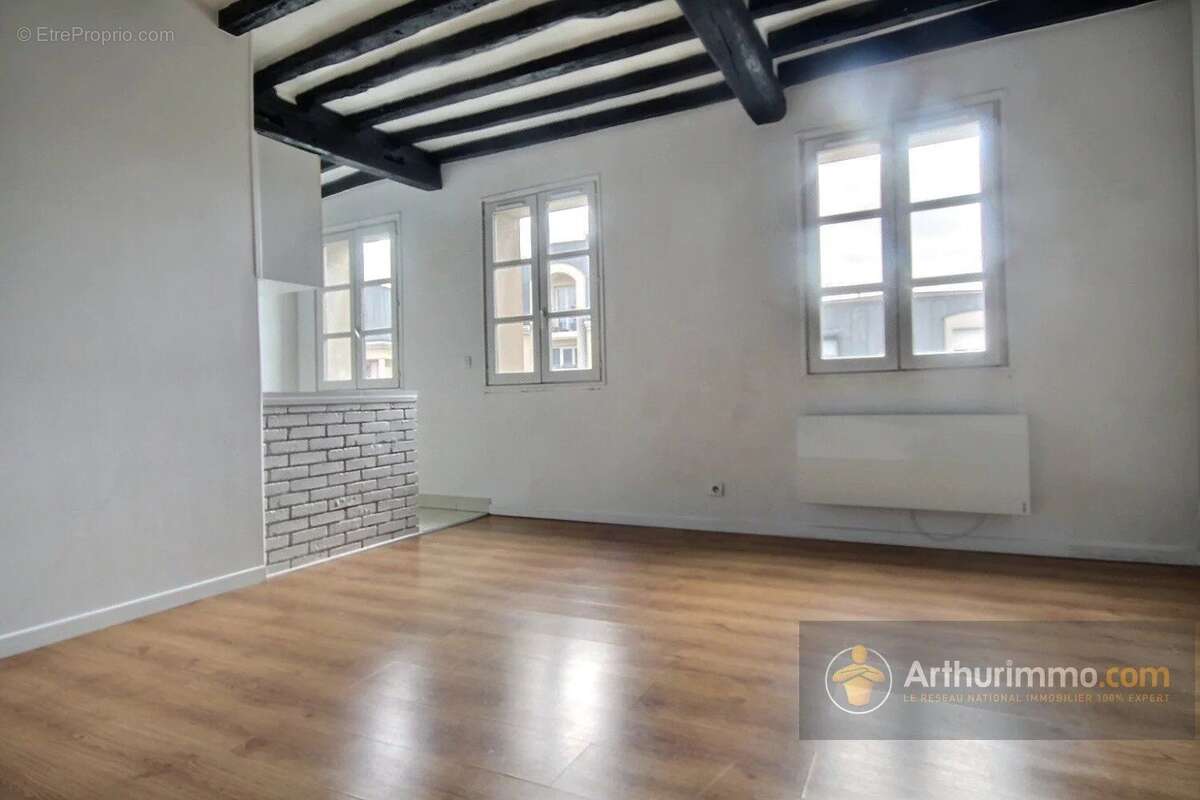 Appartement à CHARENTON-LE-PONT