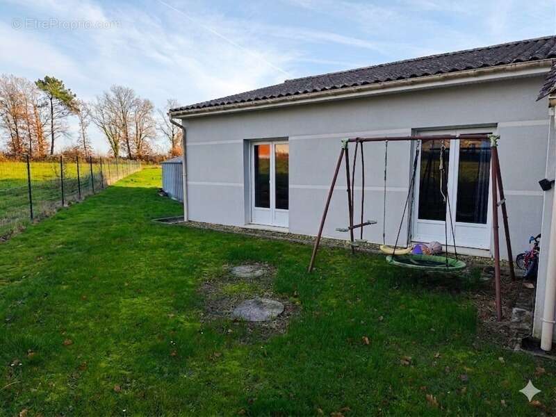 Maison à SALIGNAC-DE-MIRAMBEAU