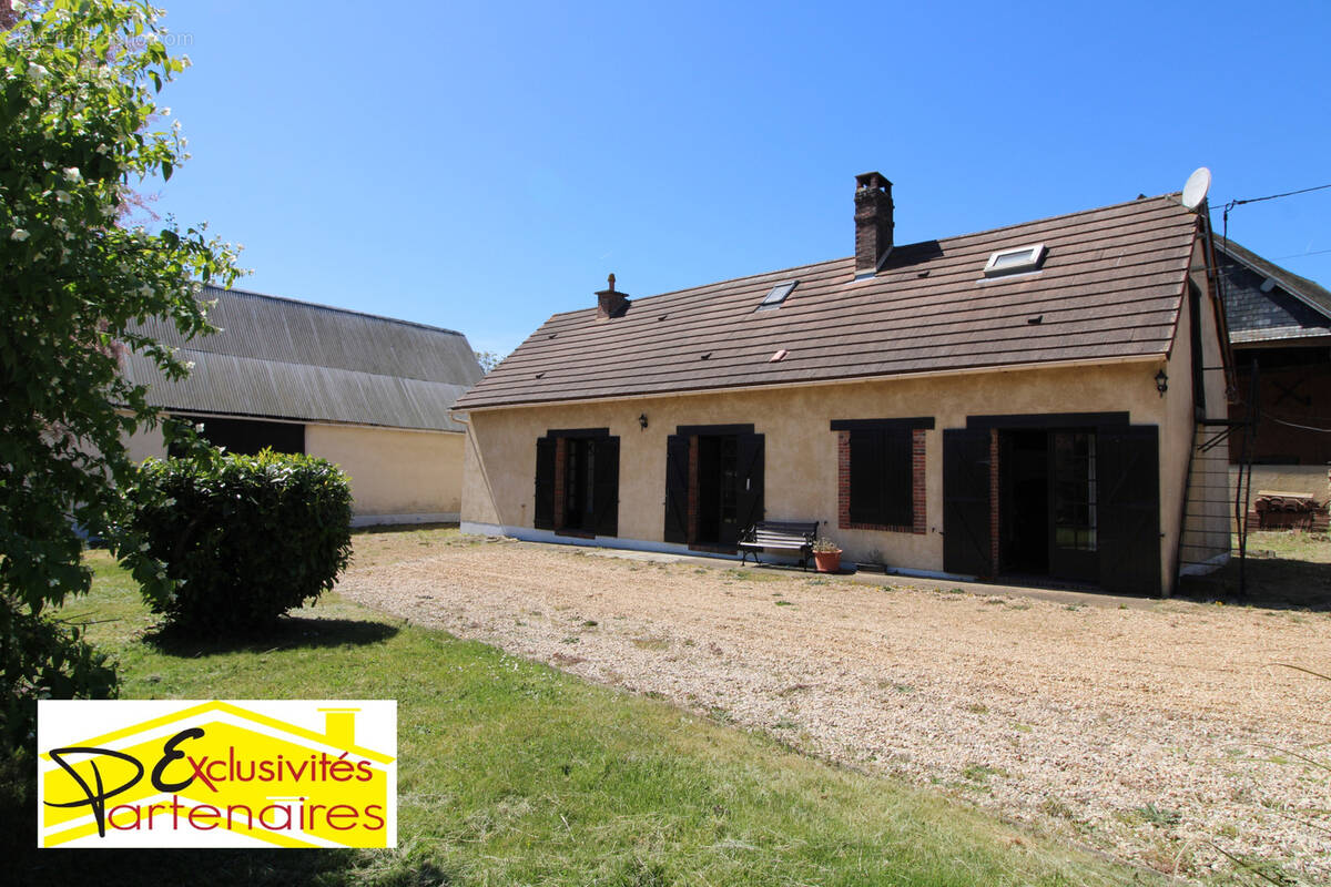 Maison à TREMBLAY-LES-VILLAGES