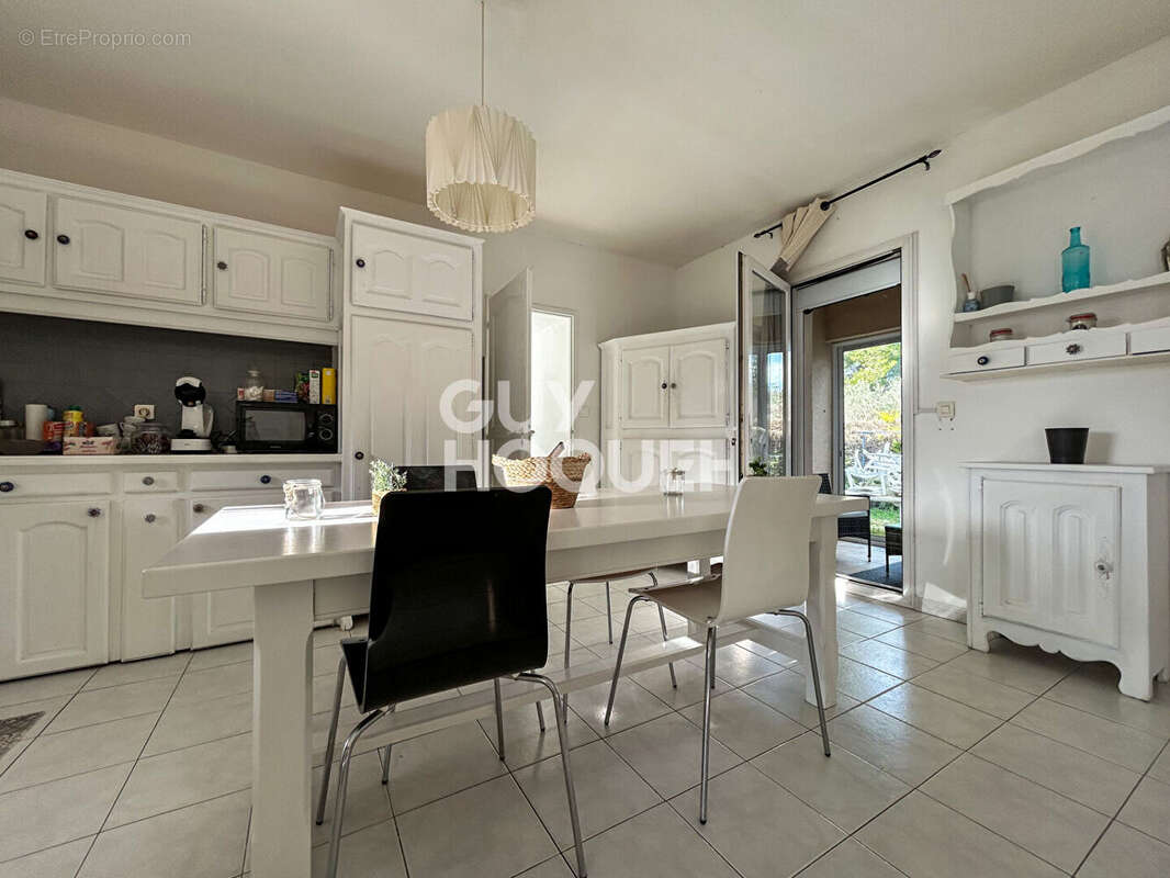 Maison à L'ISLE-SUR-LA-SORGUE