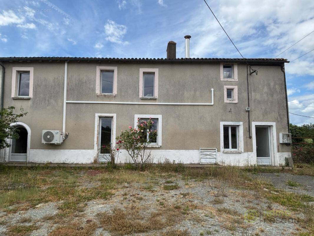 Maison à FENIOUX