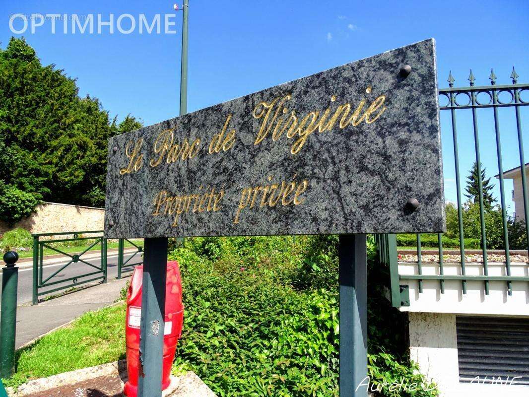 Appartement 92m2 - T4 - 2 chambres - Balcon - Cave - Box - Proche centre-ville et gare RER D - photo 17
