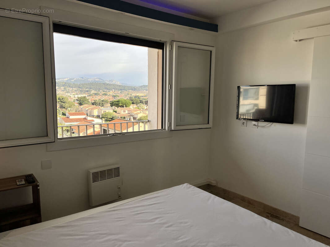 T2 rénové de 40 m2 avec terrasse et vue mer   Six-Fours-les-Plages - photo 7