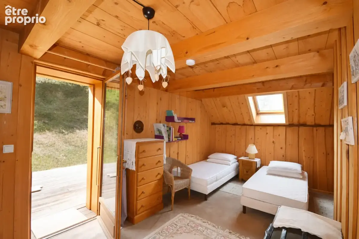 A vendre sur 2,4 ha en pleine nature 1 Chalet Rénové + 1 ancien chalet à réhabiliter - photo 17