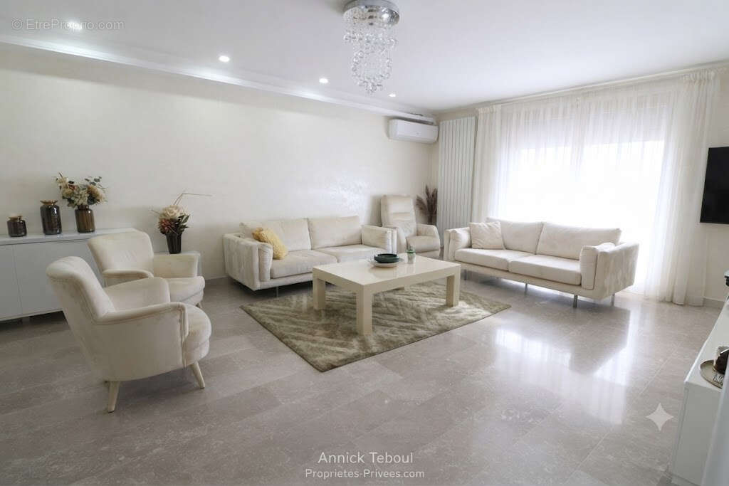 Villeurbanne Gratte-ciel - 122m² - T4Bis - Balcon 12m² - Suite Parentale - Cli:matisation - Garage - photo 3