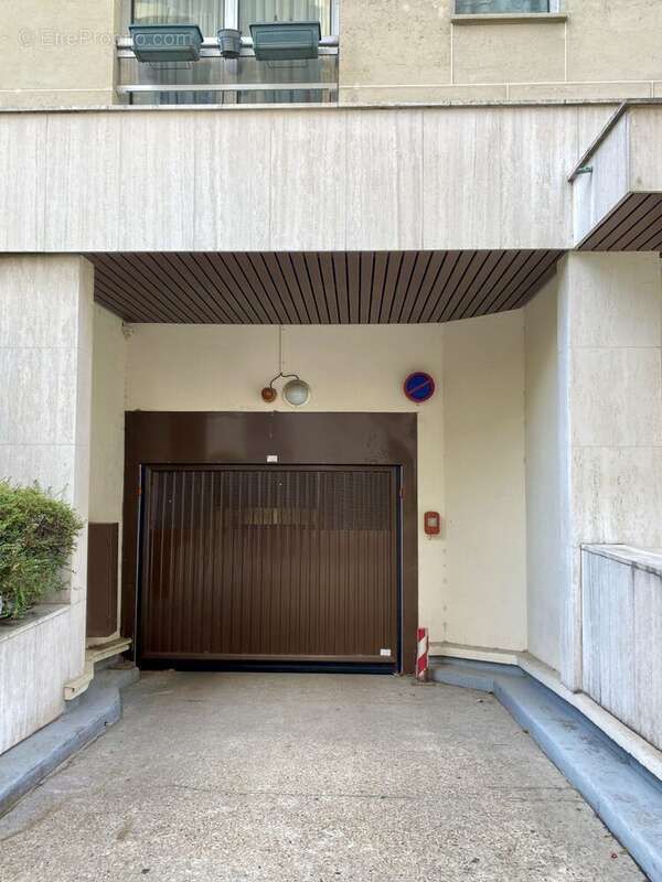 Parking à PARIS-12E