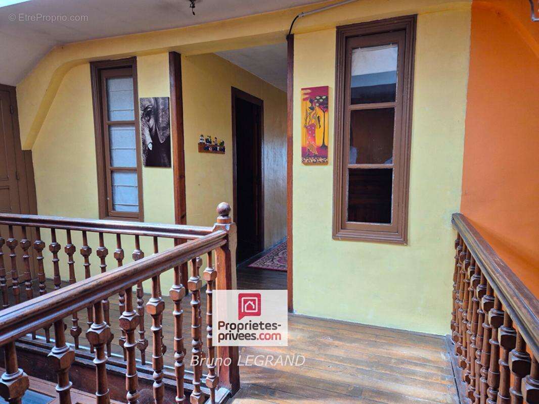 Maison idéale pour une grande famille, ou entreprise/investisseur - photo 8