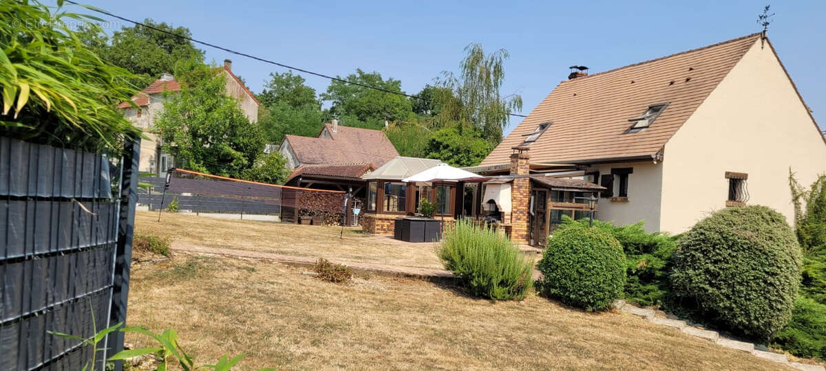 Pavillon en vente sur terrain de 2 120 m2 - photo 2
