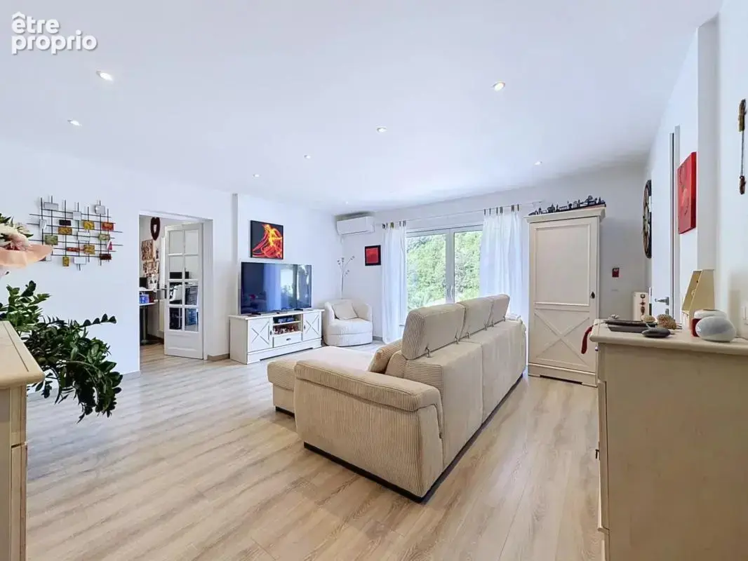 Maison 5 pièces avec piscine et garage à Tourrette-Levens - photo 5