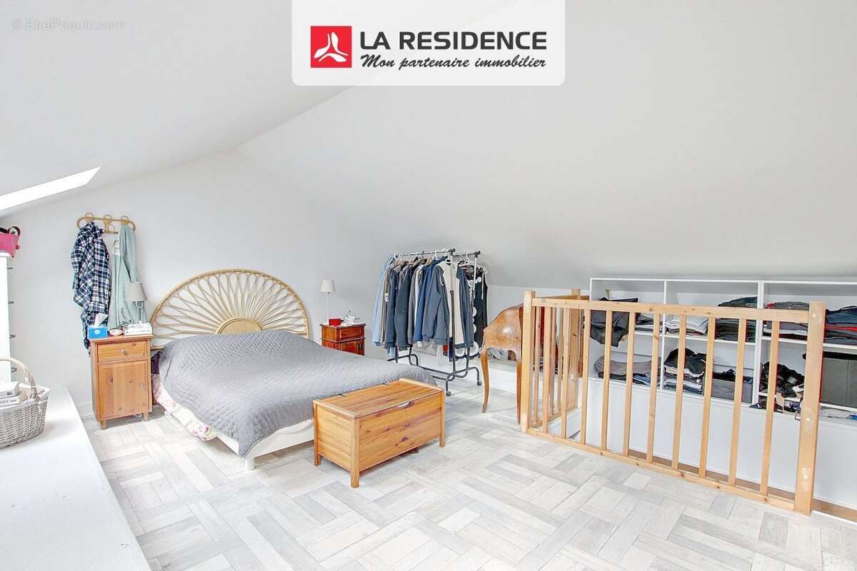 Maison à LE MESNIL-SAINT-DENIS