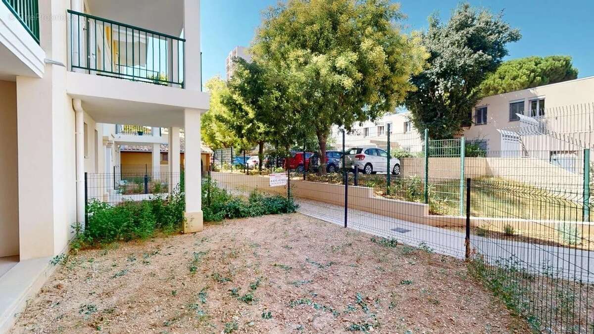 Appartement T2 - Etat Neuf avec jardin privatif et stationnement - Port-de-Bouc - Résidence Villa Marina - photo 15