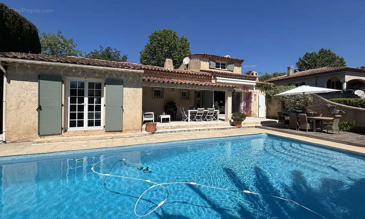 Maison à MANDELIEU-LA-NAPOULE