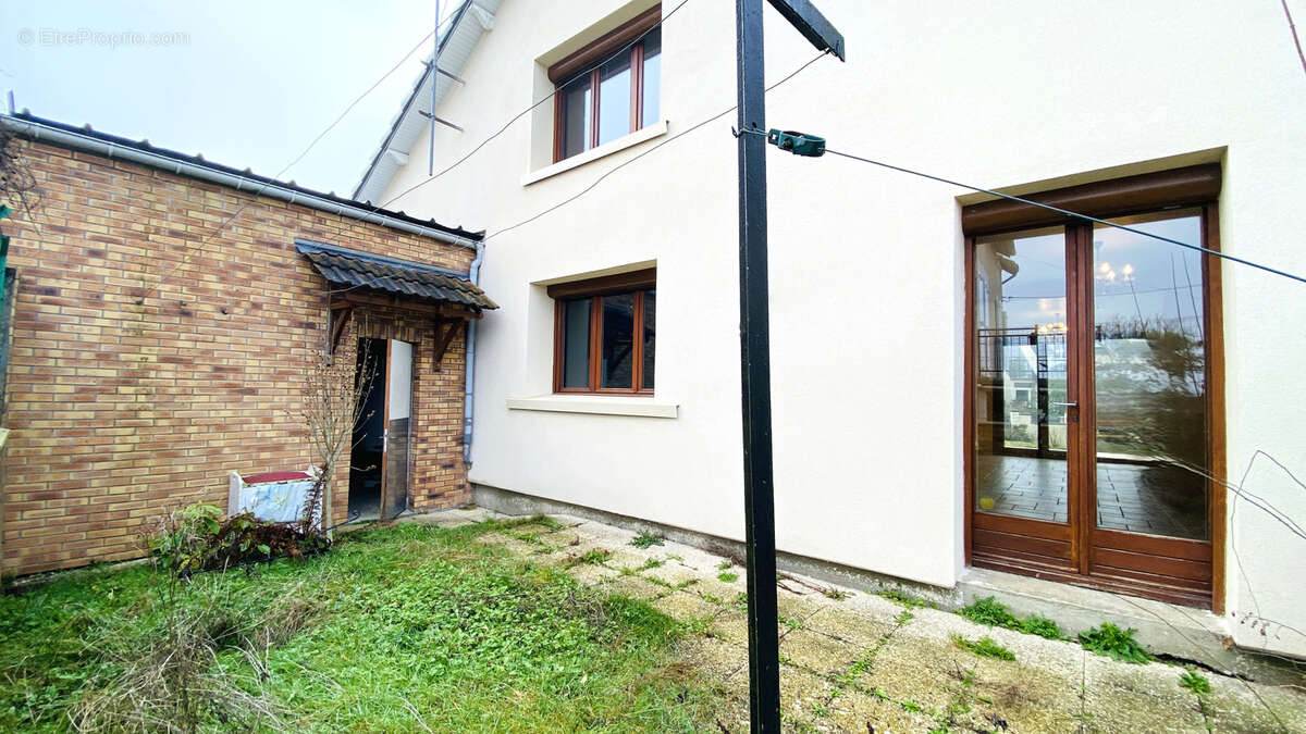 Maison à LA VILLE-DU-BOIS