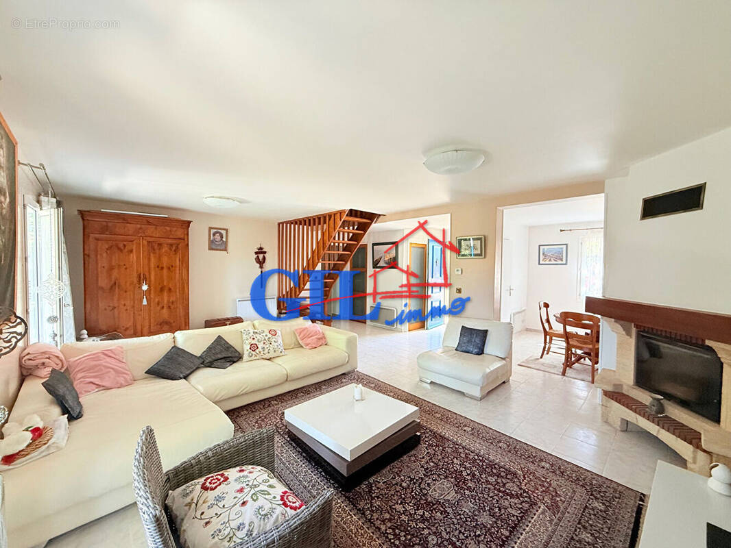 Maison à SAVIGNY-LE-TEMPLE