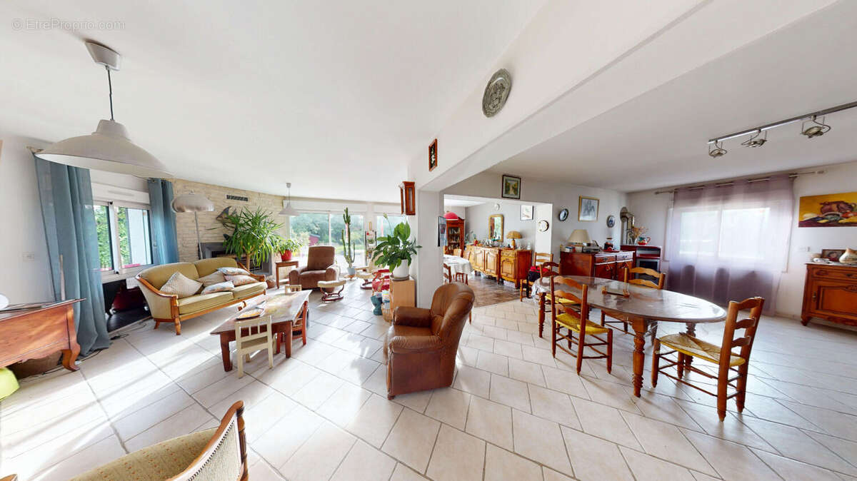 Maison 4 chambres avec grand terrain sur Saint-Benoît - photo 3