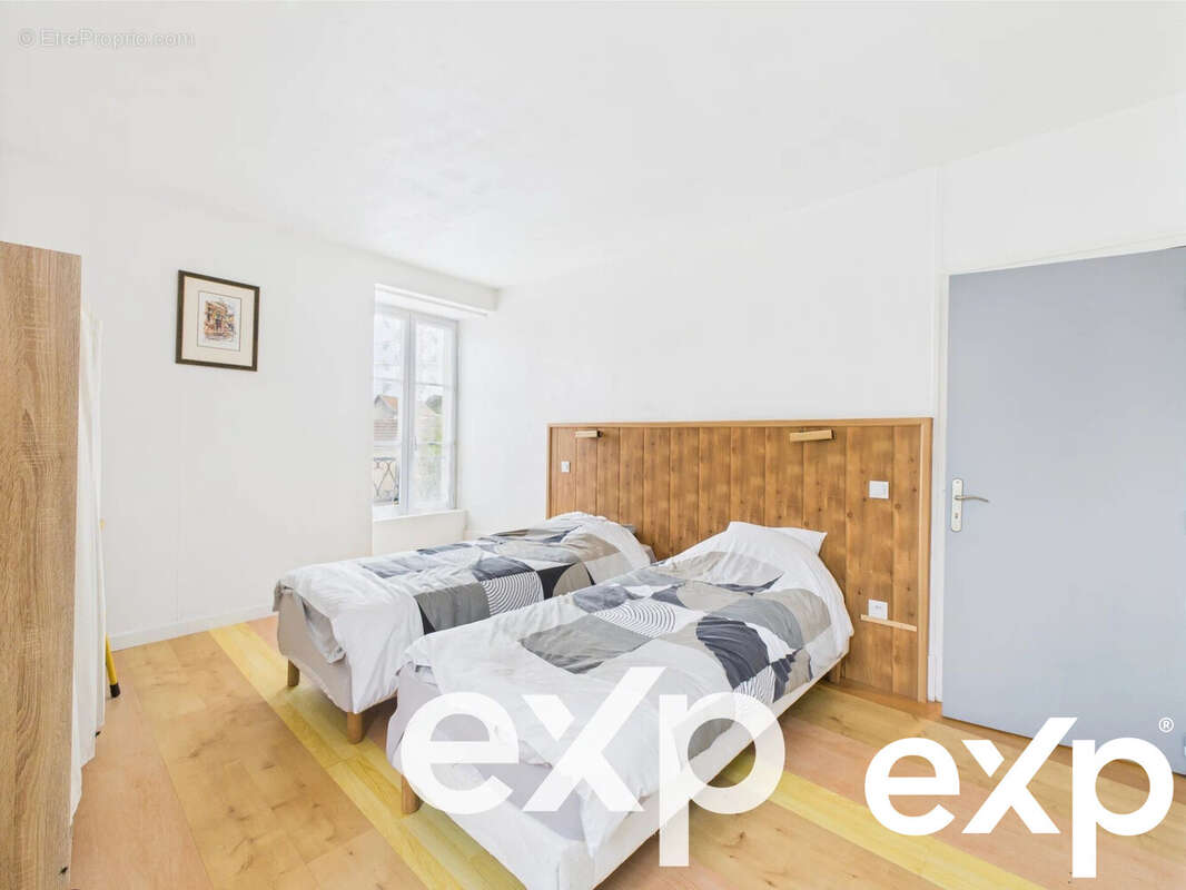 Maison à COULMIER-LE-SEC