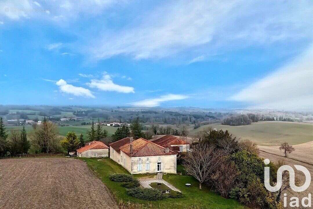 Maison 414 m² à Saint-Martial  - photo 5