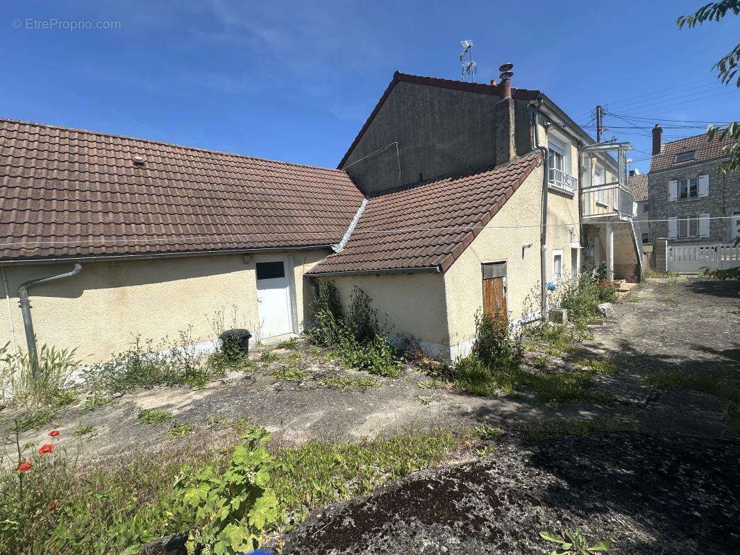 Appartement à LA CHAPELLE-SAINT-MESMIN