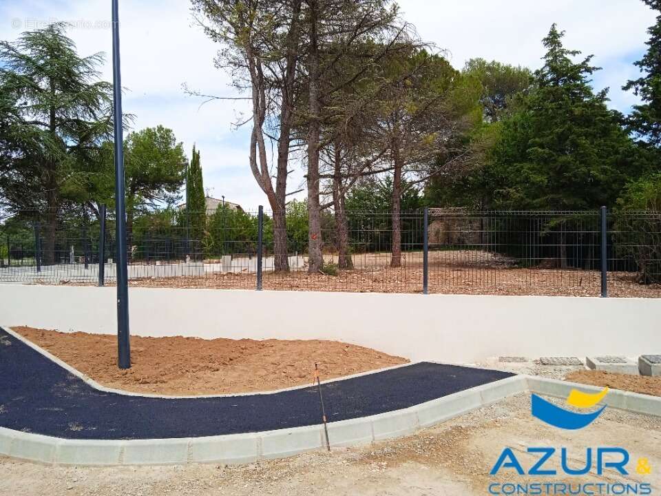 Terrain à LA BASTIDE-DES-JOURDANS