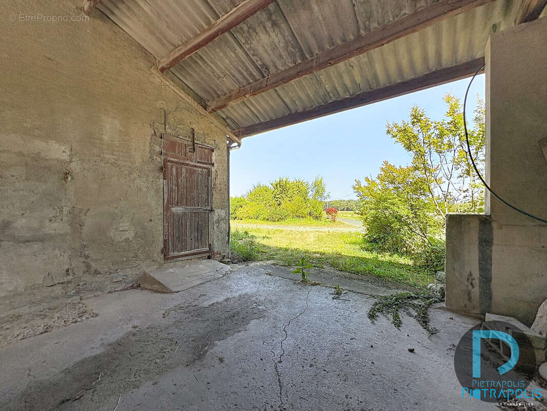 Maison 260 m² à Saint-Andre-Le-Bouchoux  - photo 8
