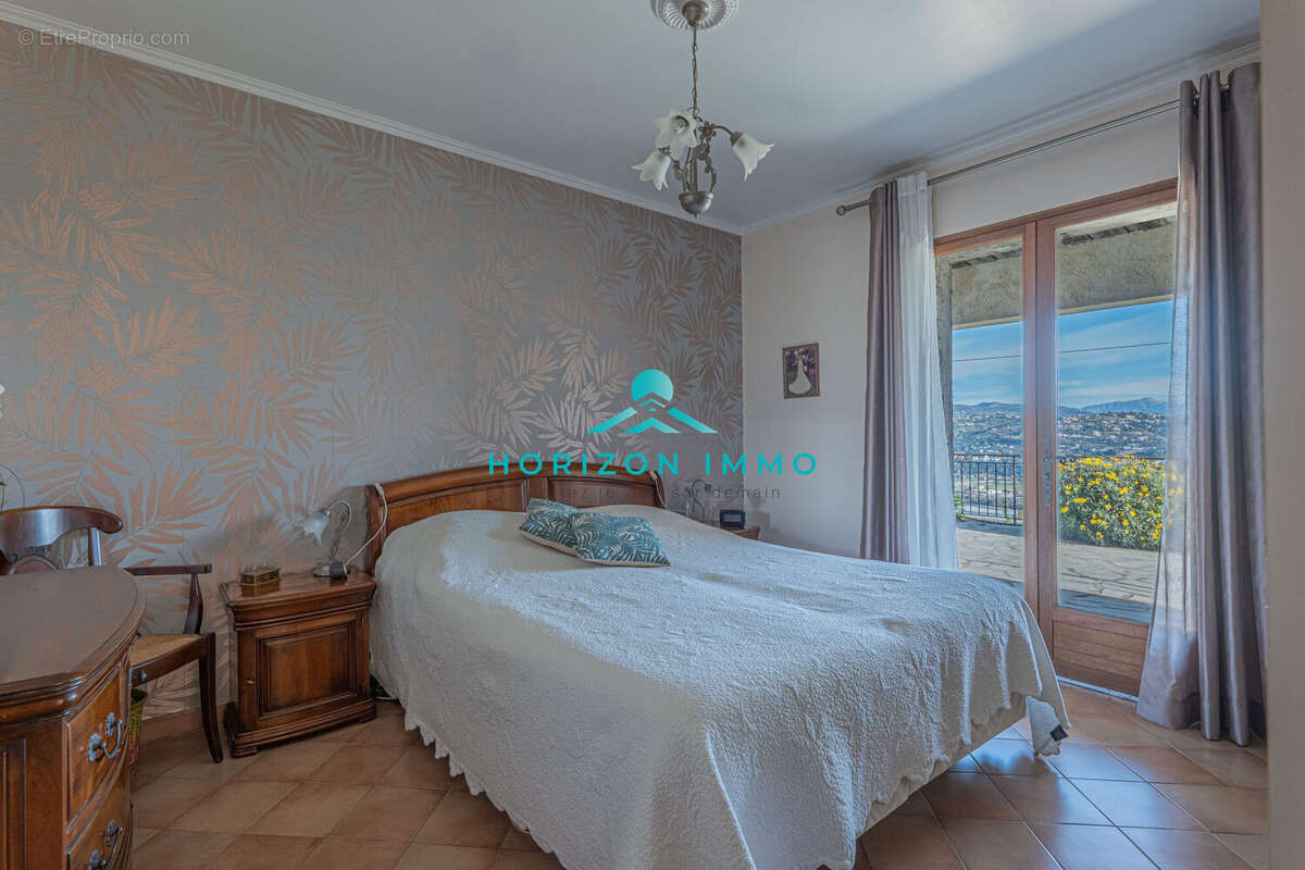 Maison à SAINT-LAURENT-DU-VAR