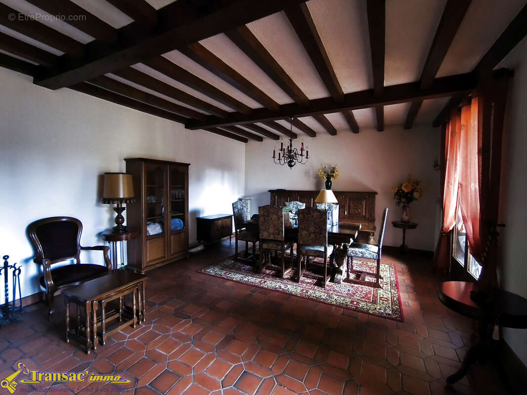 À La Monnerie le Montel, villa type F5 avec 2 garages et terrain. - photo 3