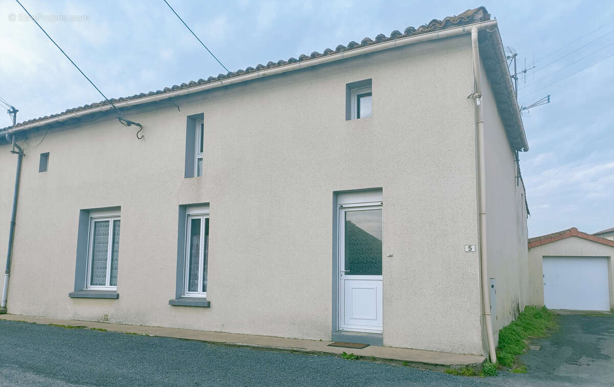 Maison à MENOMBLET